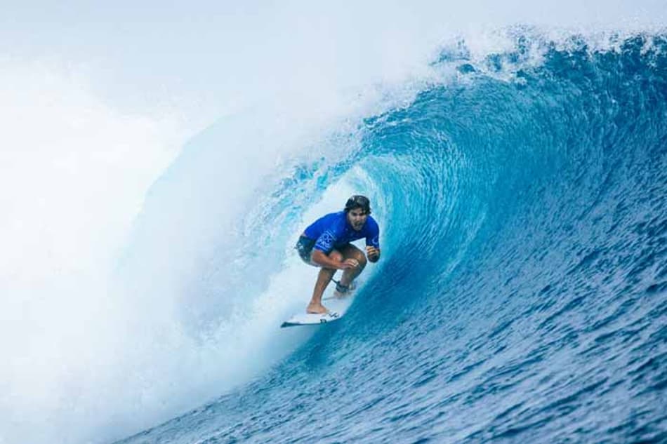 Ítalo e Ian brilham nos tubos de Fiji e estão na quarta fase