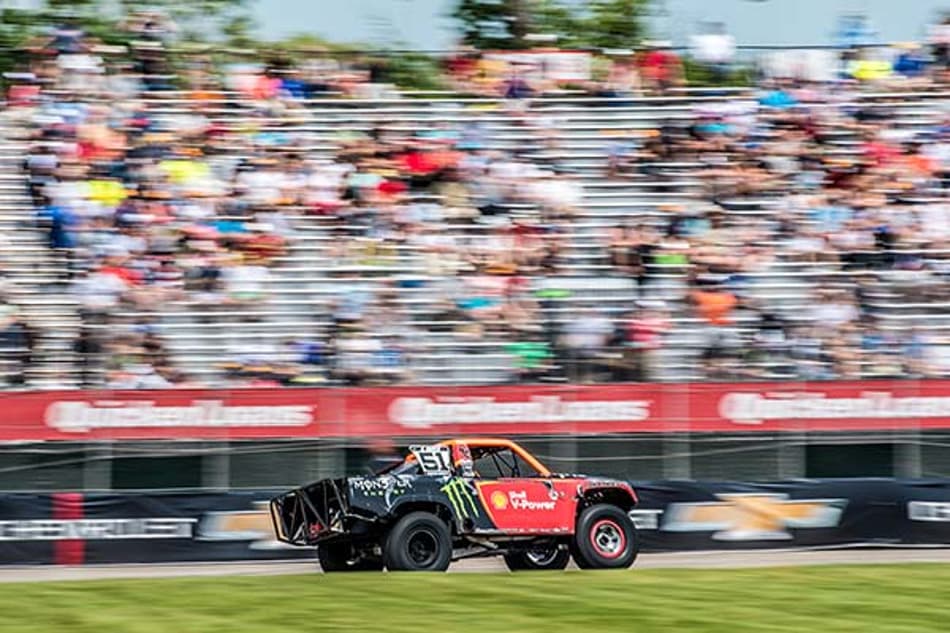 Átila Abreu faz ultrapassagem mais bonita do dia mas é tirado da pista na penúltima volta na Supertrucks