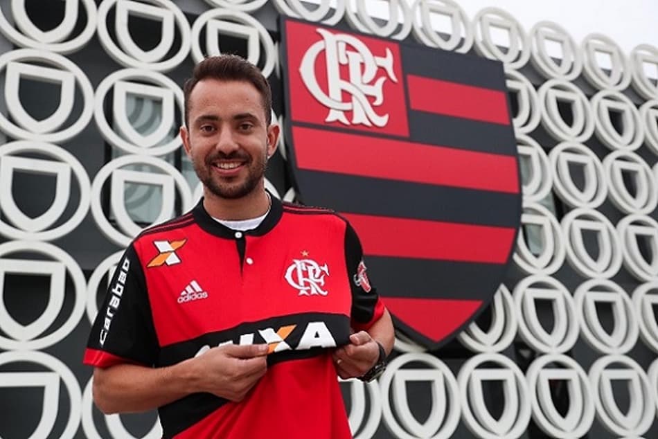 Chegou voando! Everton Ribeiro faz jus à fama de garçom em seu início no Flamengo