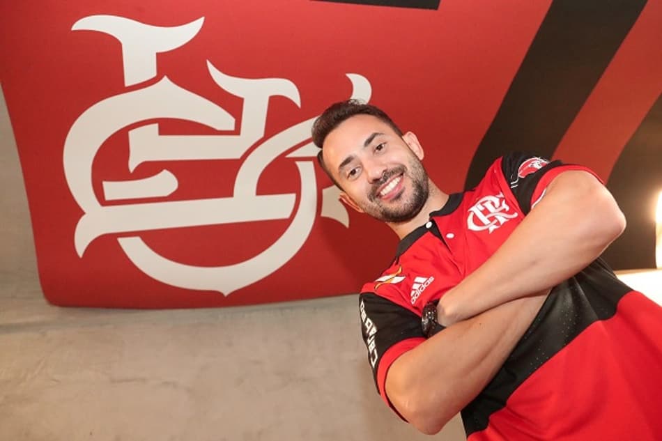 Everton Ribeiro no Ninho