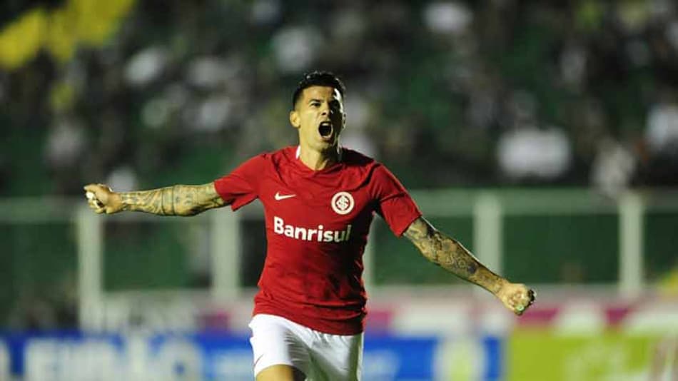 Internacional vence a primeira sob o comando de Guto Ferreira