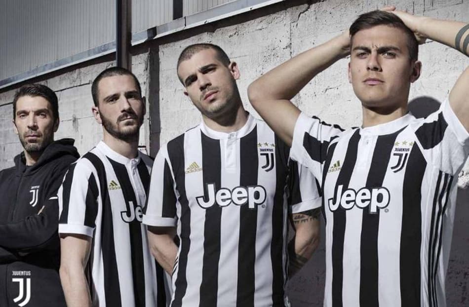 Juventus apresenta camisa da próxima temporada com novo logo