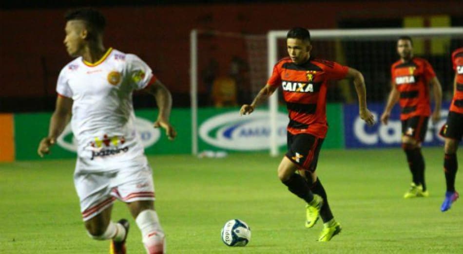 Atlético-PR negocia com meia de 21 anos do Sport