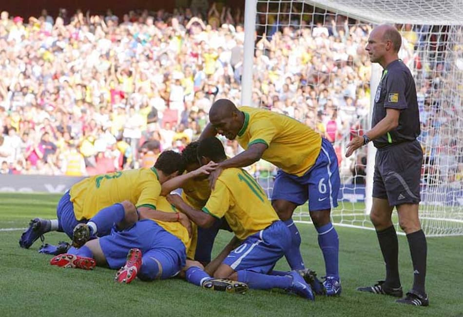 Em casa? Relembre outros jogos do Brasil no Emirates Stadium