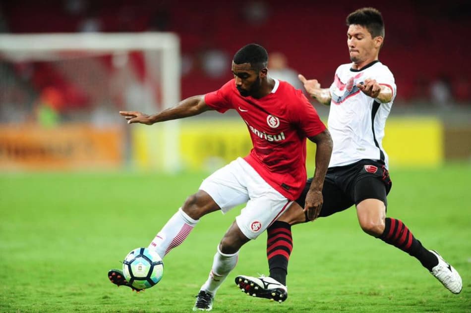 Junio comemora jogos como titular no Internacional e garante evolução