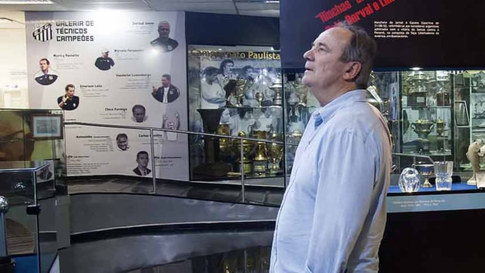 FOTOS: Levir Culpi conhece a Vila Belmiro e dependências do Santos