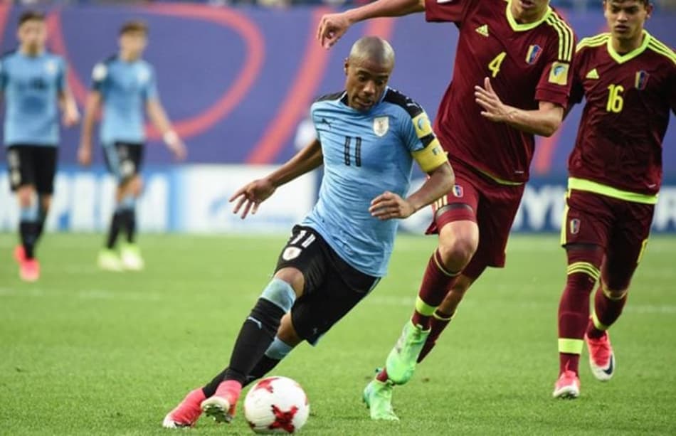 Suárez usa rede social para consolar jogador uruguaio eliminado no Mundial Sub-20