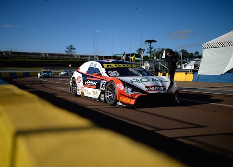 BR de Turismo: Gabriel Robe lidera sexta-feira de treinos livres em Cascavel