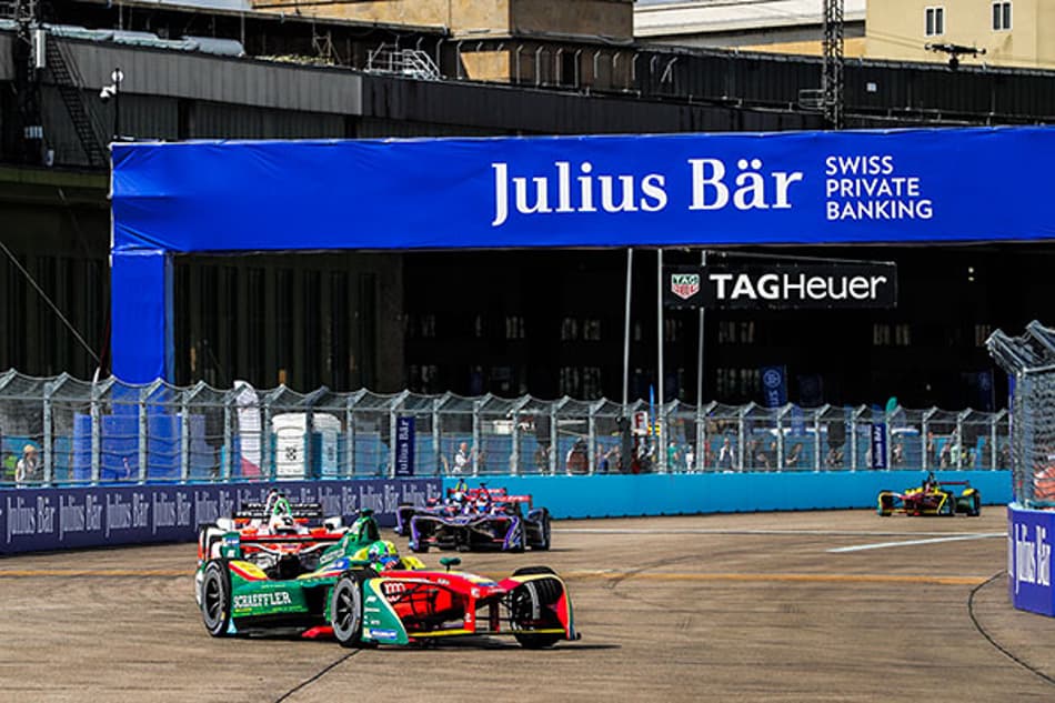 VÍDEO: "Copa do Mundo de Ultrapassagens" com Di Grassi e Buemi