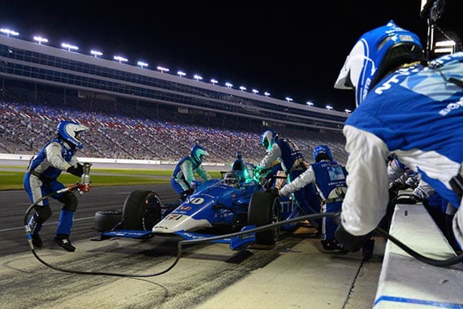 Indy: Kanaan pede desculpas por causar acidente que envolveu oito carros
