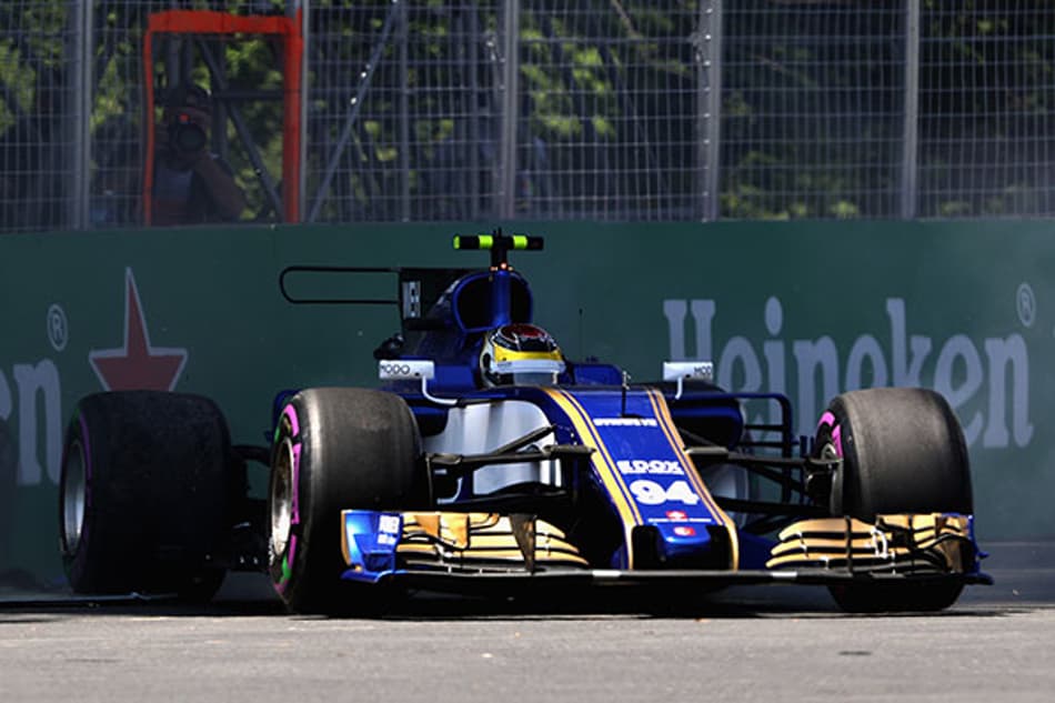 Wehrlein troca asa traseira e é forçado a largar dos boxes