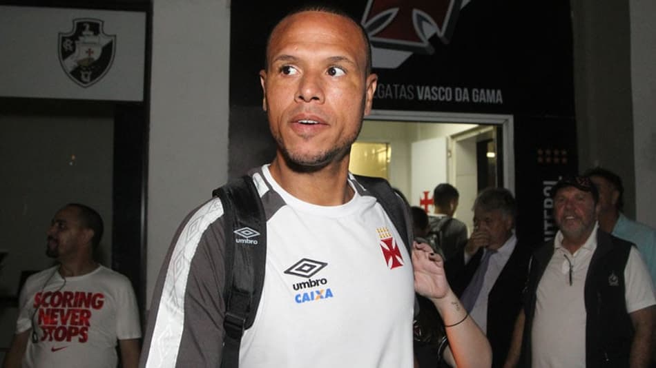 Cálculo renal pode tirar Luis Fabiano do jogo do Vasco contra o Avaí