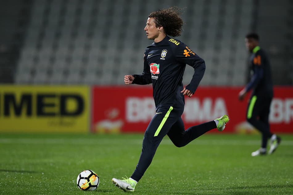 Fora da Copa, David Luiz declara apoio à Seleção nas redes sociais