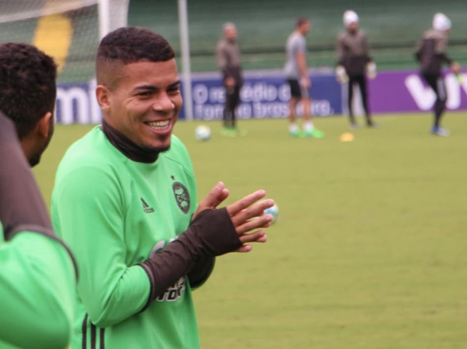 Provável titular contra o Bahia, Carleto admite a ansiedade para estrear pelo Coritiba