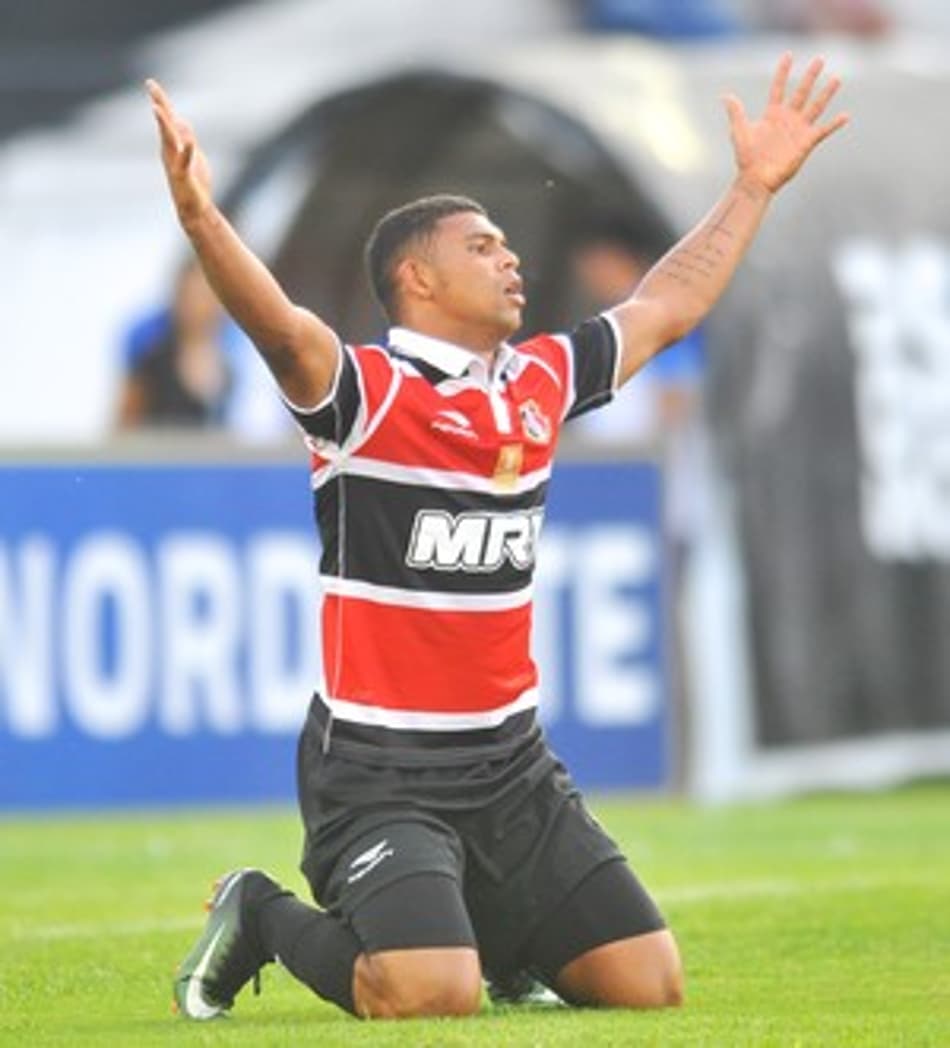 Sem destaque, atacante Halef Pitbull perde espaço no Santa Cruz