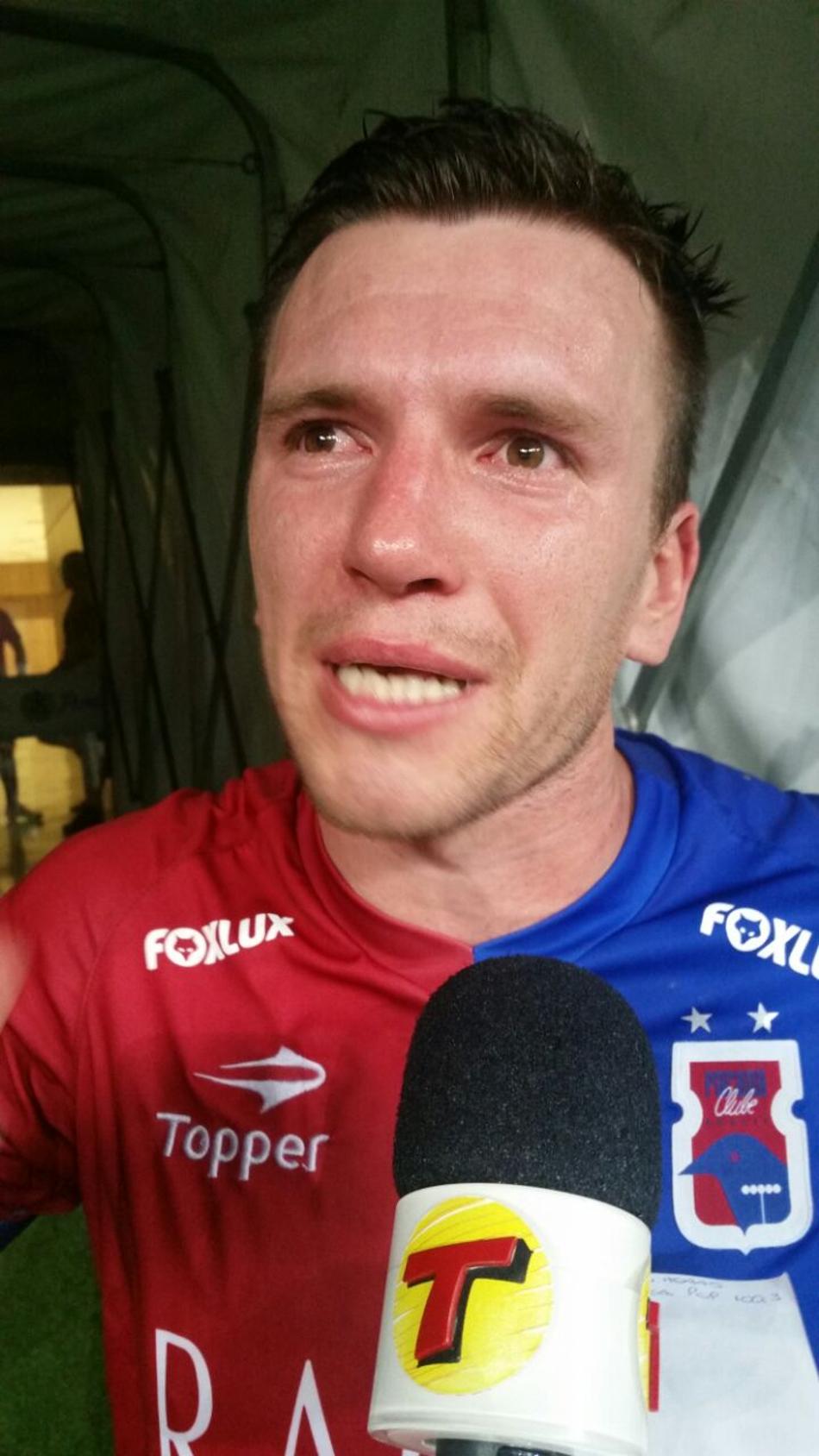 Emocionado, capitão do Paraná dedica vitória a Jonas Pessalli