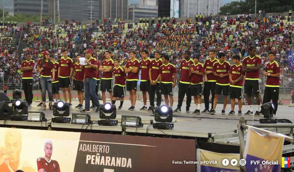Vice-campeã do Mundo, Venezuela Sub-20 é recebida pela torcida em Caracas