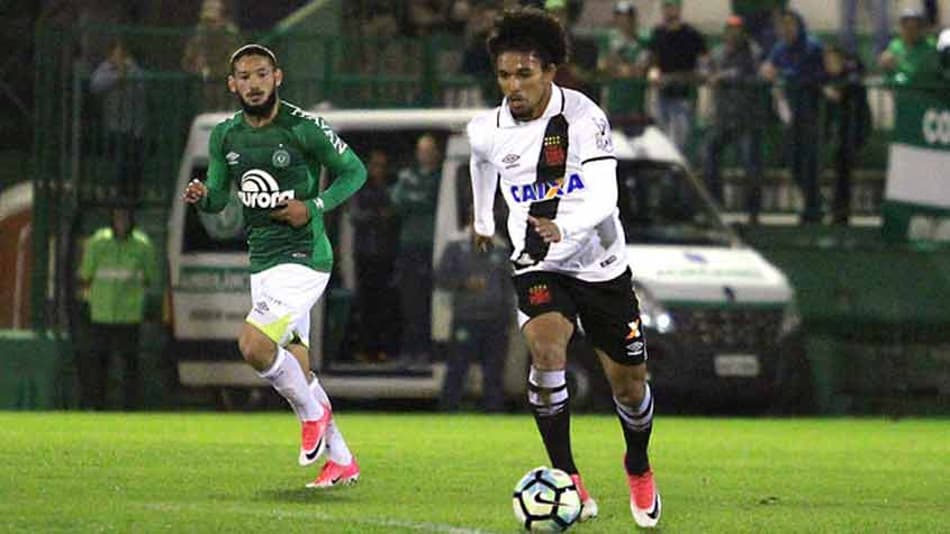 Erros sucessivos de estratégia atrapalham Vasco de Milton Mendes