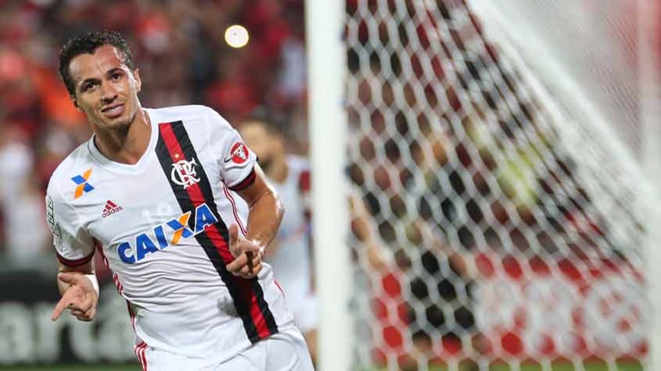 Leandro Damião destaca entrega do Flamengo na vitória sobre a Ponte