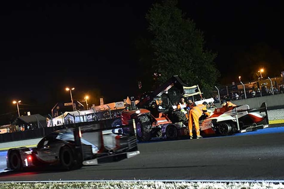24 HORAS LE MANS: Após 12 horas, Porsche lidera com abandono duplo da Toyota