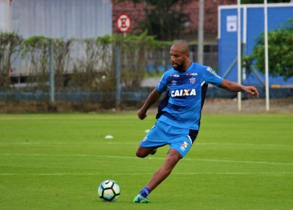 Renovação de Maicon com o Avaí é quase certa