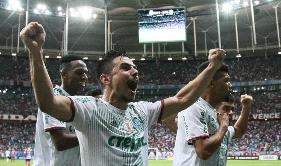 Com bons números contra o Bahia, Willian deve atingir marca no Verdão