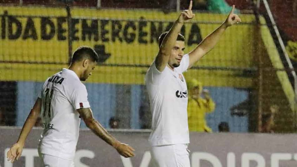 Vitória se impõe, derrota o Sport na Ilha do Retiro e deixa zona da degola