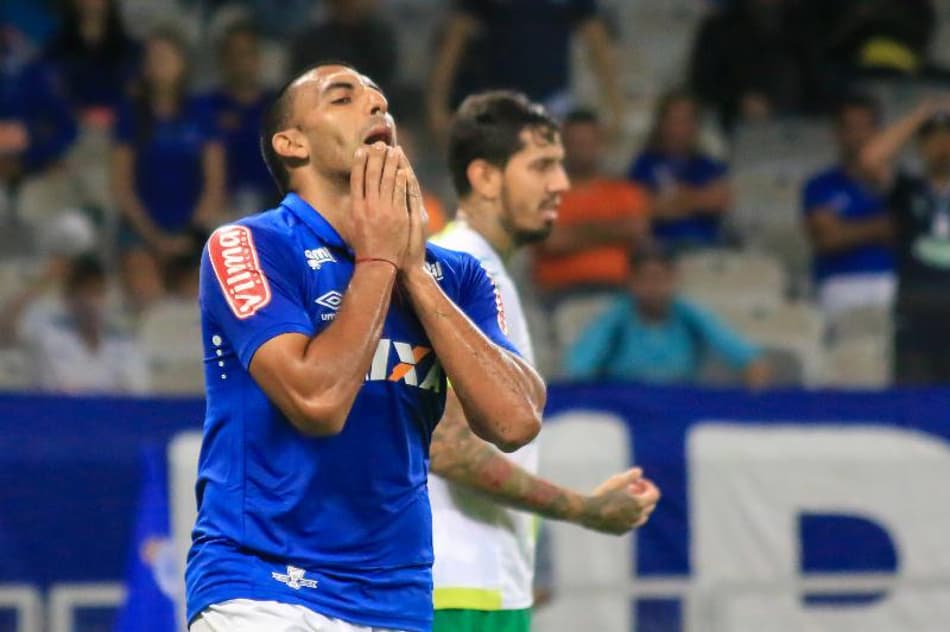 Cruzeiro rejeita oferta do Boca Juniors por Ábila e pede revelação em troca