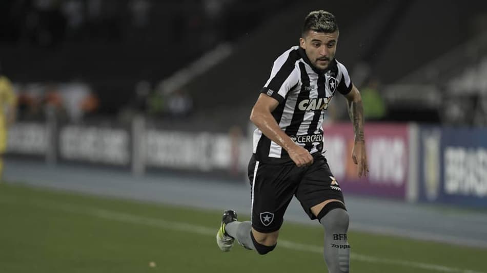 Após golaço no primeiro turno, Victor Luis quer repetir dose contra o Vasco