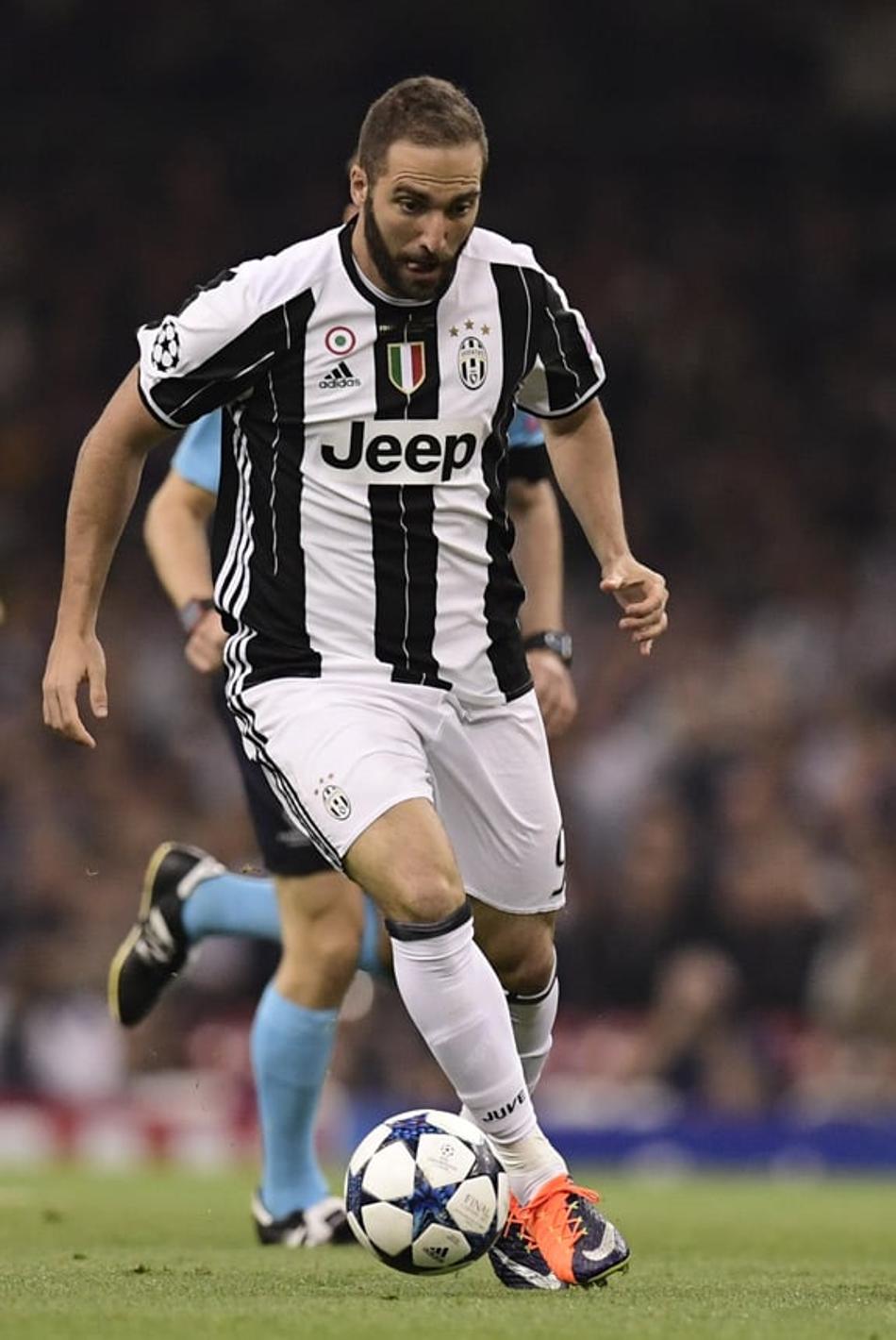 Após vice na Supercopa da Itália, Higuaín pede apoio aos torcedores da Juventus
