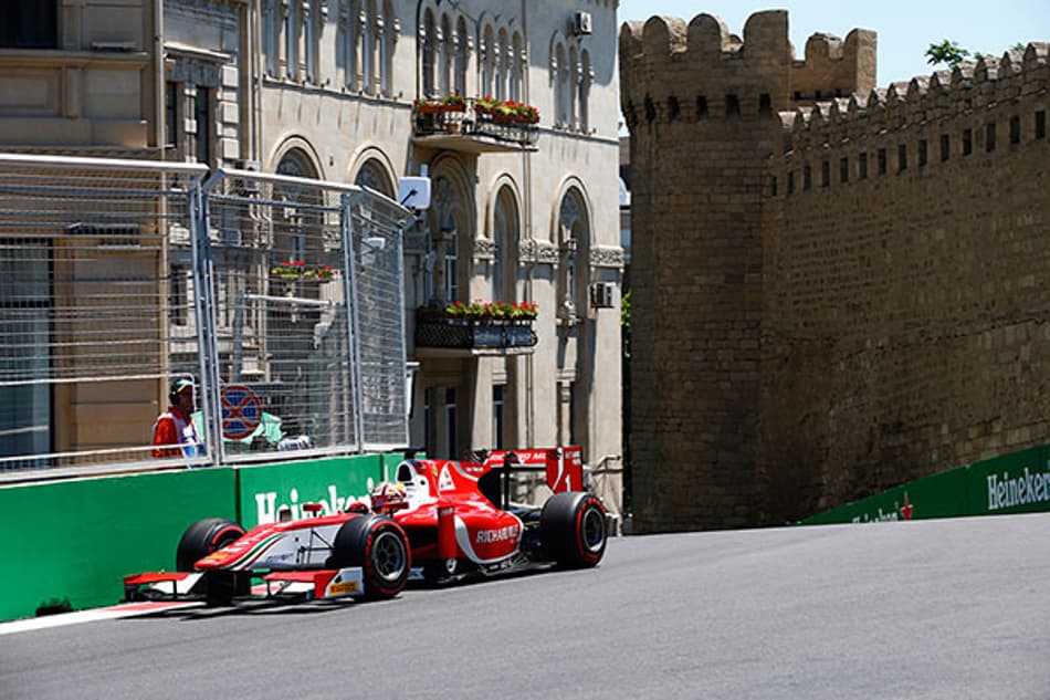 F-2: Charles Leclerc domina primeira bateria no Azerbaijão