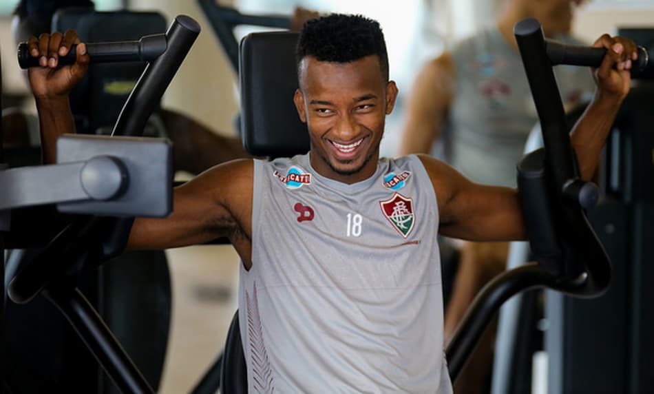 Cinco duplas em seis meses: Rodízio no meio do Flu não assusta Orejuela