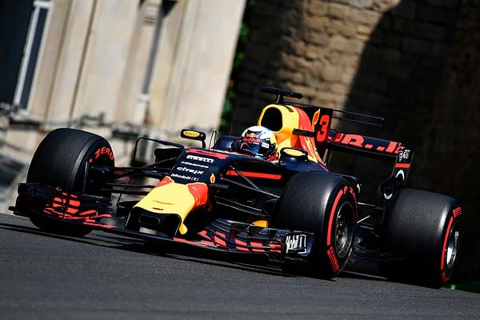 Ricciardo frustrado com batida: “Claro que não foi culpa do muro!”