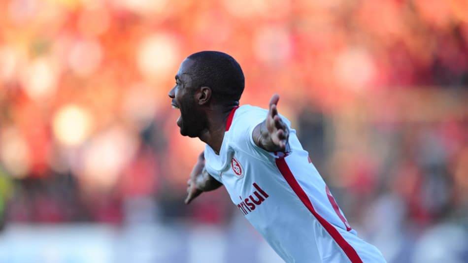 Inter sofre, mas despacha o Brasil de Pelotas e retorna ao G4 da Série B