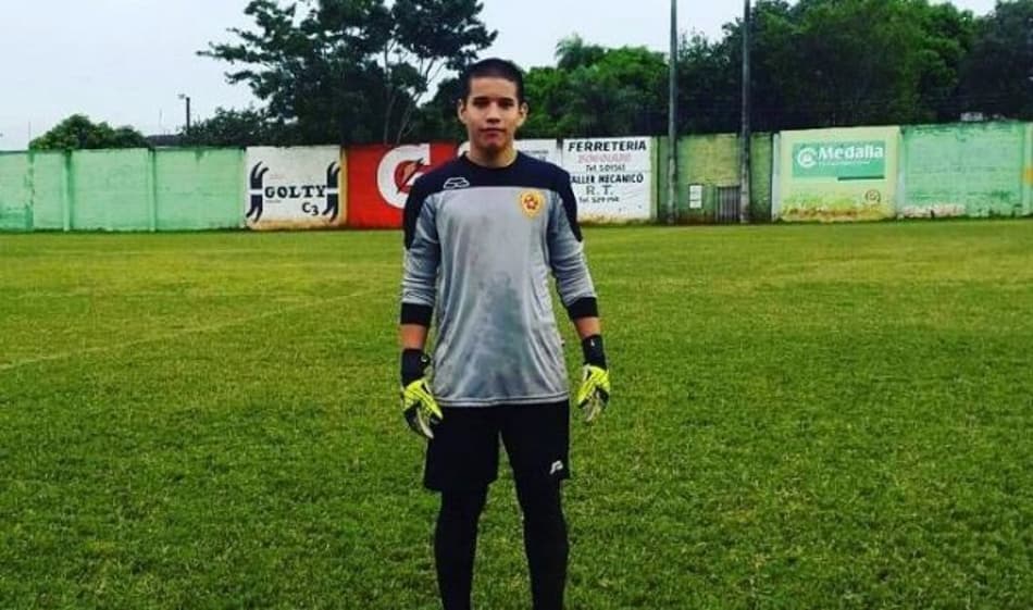 Futebol Paraguaio: Goleiro morre após receber bolada no estômago