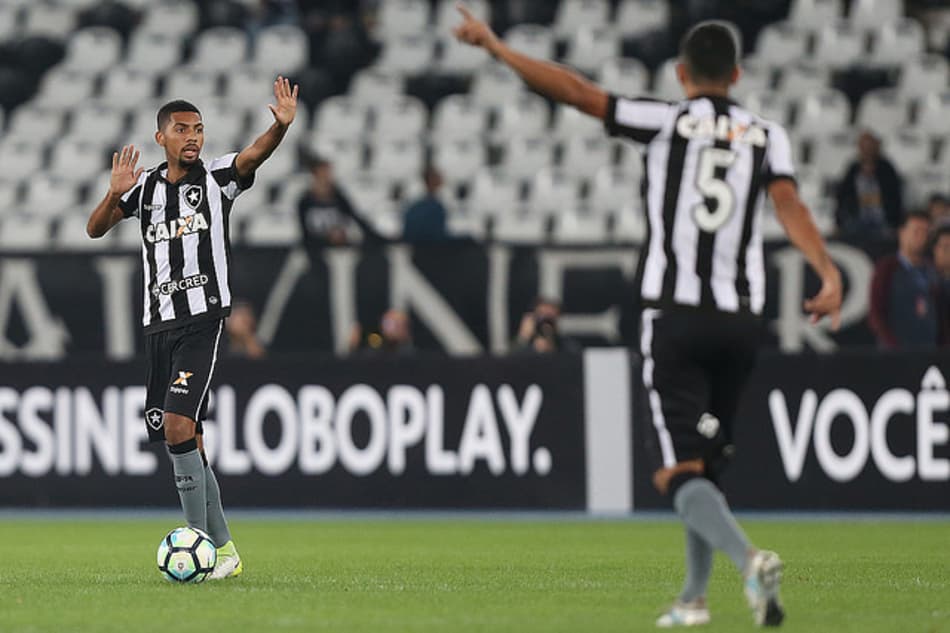 ‘Rei’ dos desarmes e apenas 18 anos: Matheus Fernandes comanda o meio