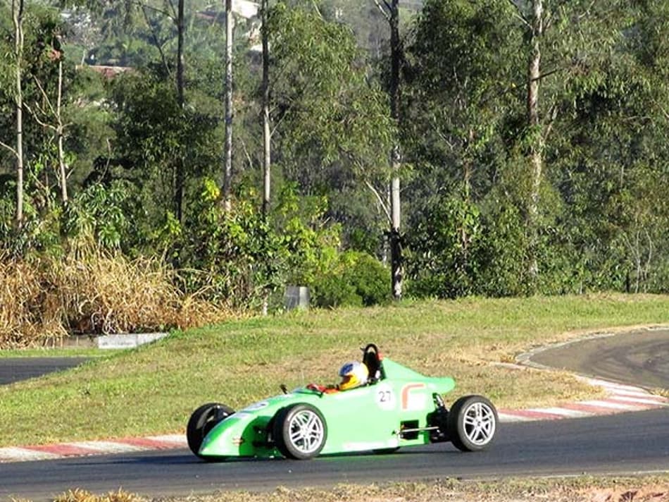 Carro autografado por Rubens Barrichello conquista a 3ª vitória seguida na FVee