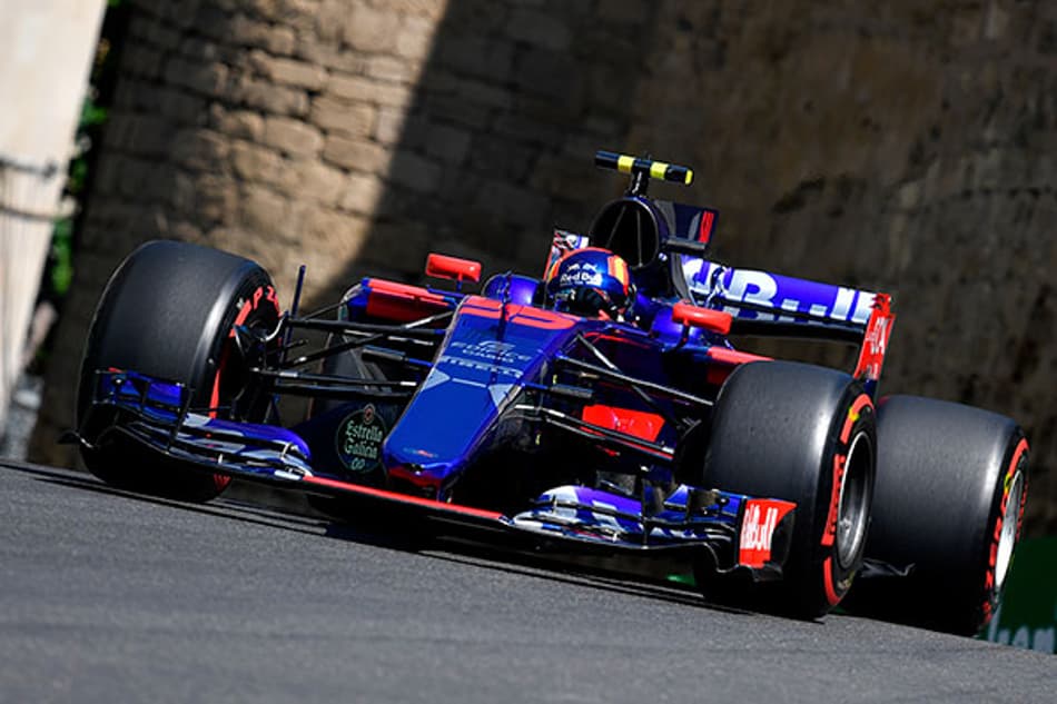 Carlos Sainz rodou para evitar possível acidente com Daniil Kvyat