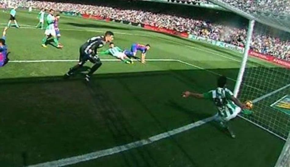 Árbitro que não viu gol incrível do Barcelona é o melhor da Espanha