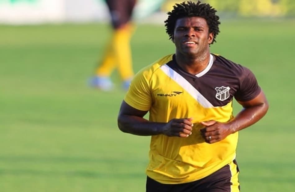 Santa Cruz acerta a contratação do zagueiro Sandro, ex-Ceará