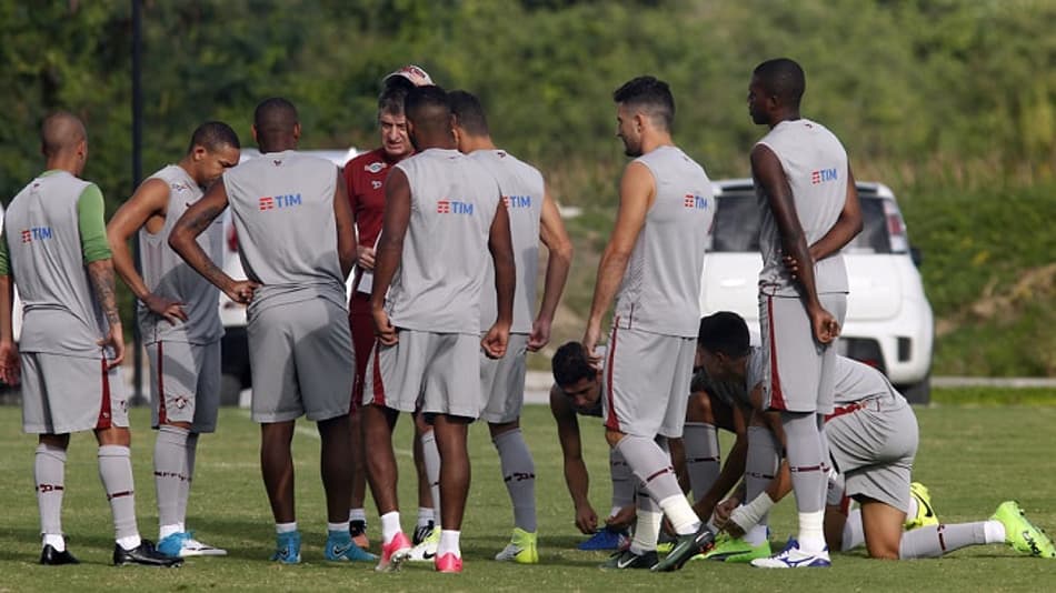 Sem titulares, garotos da base brilham em jogo-treino do Flu