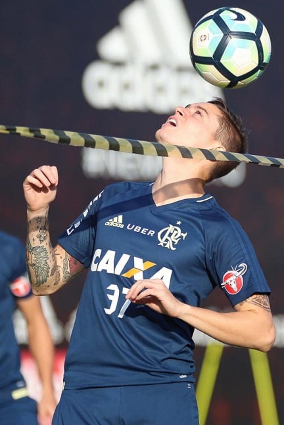 Partiu! Adryan rescinde contrato com o Flamengo e voltará à Europa