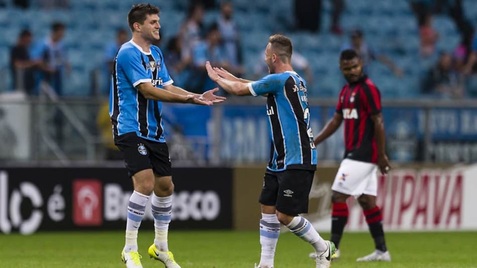 Grêmio goleia o Furacão e fica perto da vaga na semifinal da Copa do BR
