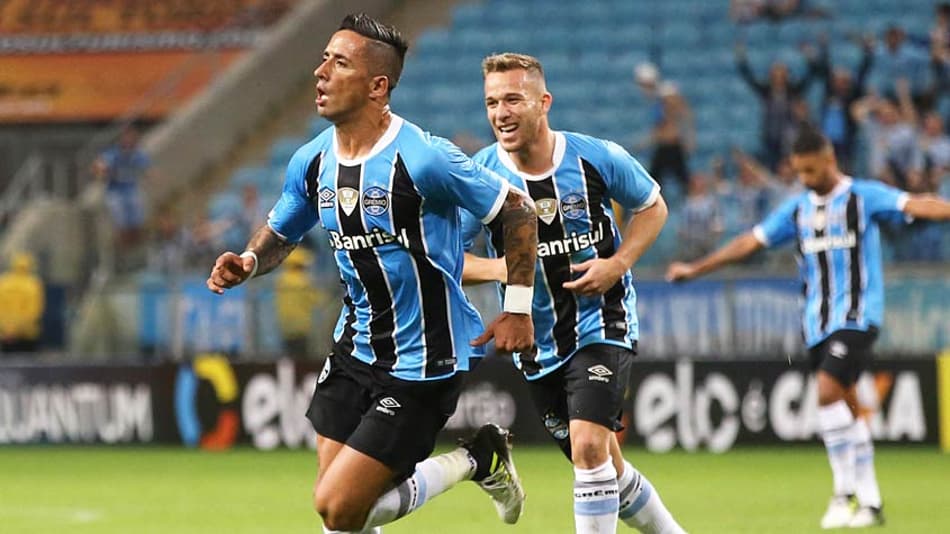 Lucas Barrios é a aposta do Grêmio em mais uma decisão