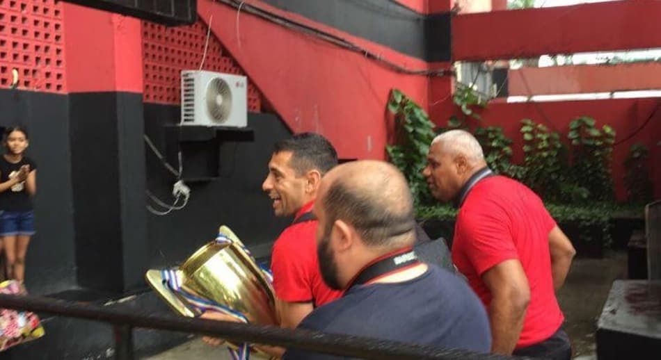 Com a taça em mãos, Sport desembarca na Ilha do Retiro