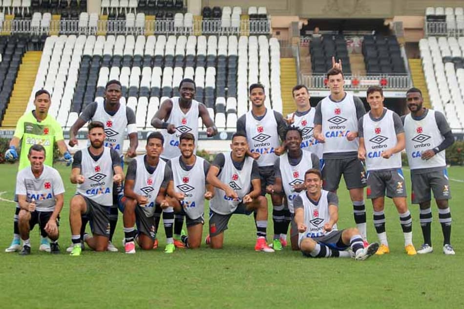 Com churrasco como prêmio, Vasco faz recreativo antes de viagem