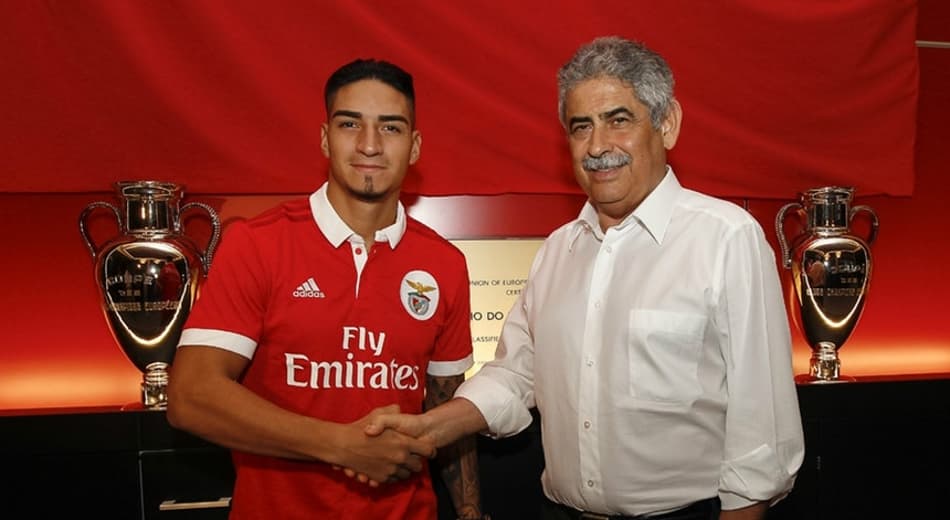 Benfica anuncia a contratação de Cristián Arango por cinco anos