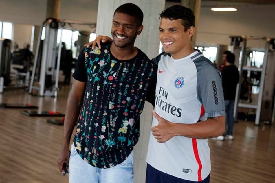 Crias de Xerém, Thiago Silva e Marlon visitam CT do Fluminense