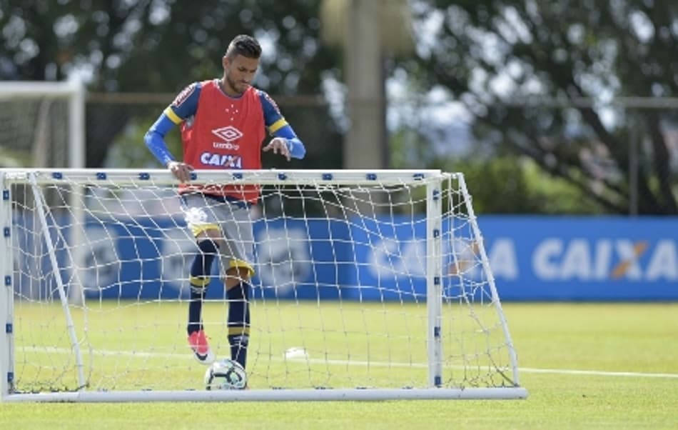 Mano ganha opções para o ataque e relaciona atletas para o clássico