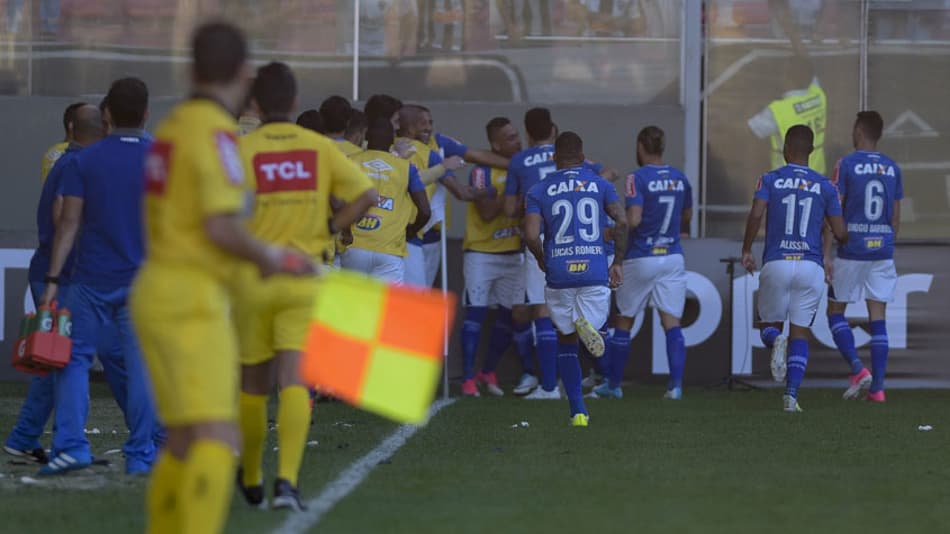 Fábio cita bom início, mas lamenta virada relâmpago no clássico